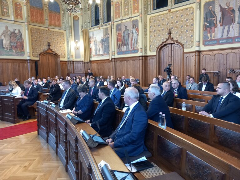 Átszervezik a Médiacentrumot, de ezzel együtt nem látszik csitulni a körülötte lévő vihar