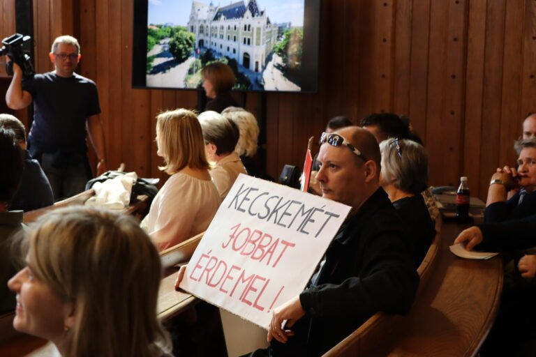 A bántalmazások számának növekedéséről, a gyereklétszám csökkenéséről és a bölcsődékre öntött milliárdokról vitáztak a képviselők