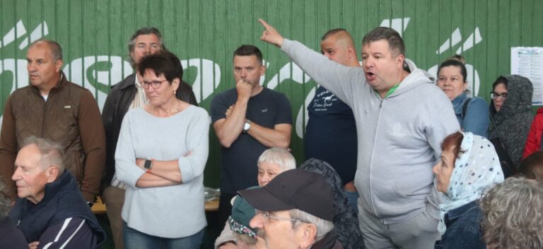 A lakiteleki indulatos, viharos lakossági fórumon a bezárt Tősfürdő ügye is szóba került