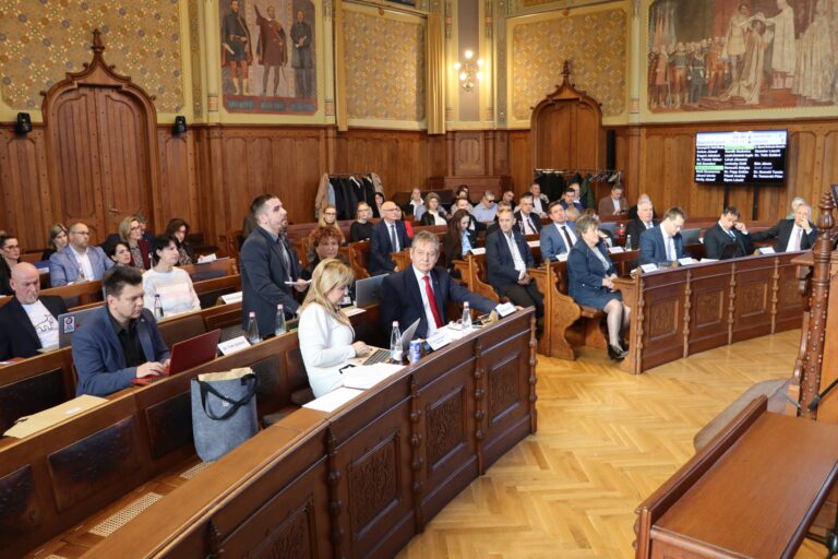 Parázs hangulat várható, az egyetemi alapítvány ügye is napirenden lesz a közgyűlésen