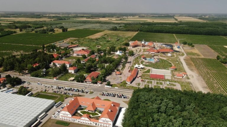 Újabb közpénzeső hullott a farkast kiáltó Lezsák Sándorra – megmenekültek a Hungarikum Liget rendezvényei?
