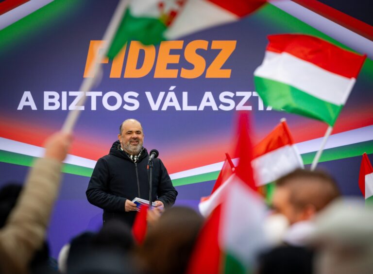 Fiktív állás és visszaosztott fizetés miatt őrizetbe vették a volt fideszes országgyűlési képviselőt, Bóna Zoltánt