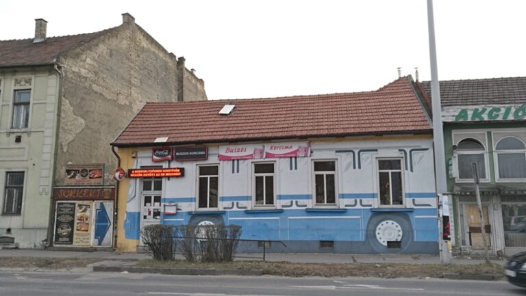 Újra kinyithatott a Buszos Korcsma, az üzemeltető szerint a drogtörvény tarthatatlan