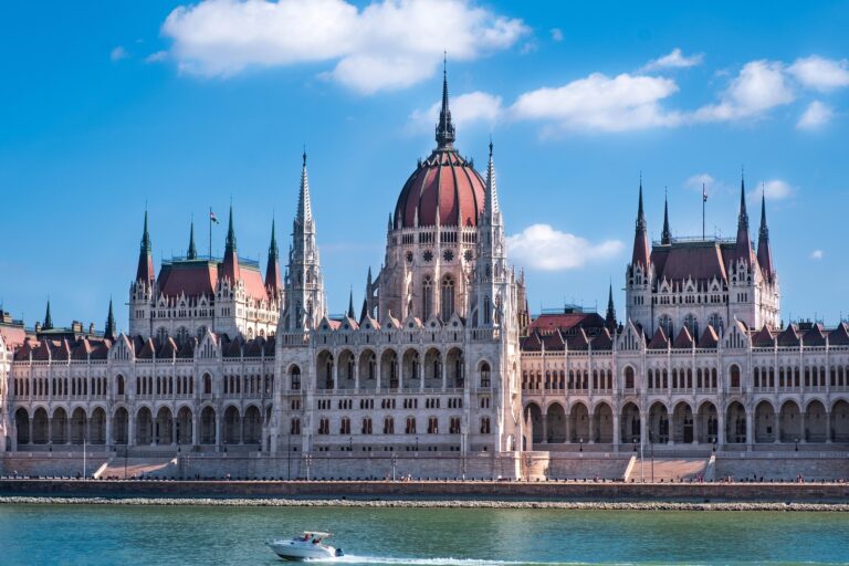 Két ciklusban maximalizálnák a miniszterelnök mandátumát, megszűnhetnek a kekvák