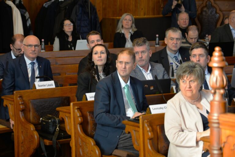 Már a kecskeméti Fidesznek is sok a szolidaritási adó: milliárdok elengedését kéri a városvezetés