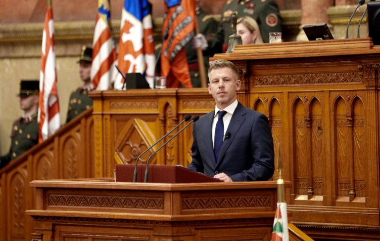 Magyar Péter miniszterelnök bocsánatot kért a bicskei és a Szőlő utcai áldozatoktól, mert a magyar állam ezt elmulasztotta korábban