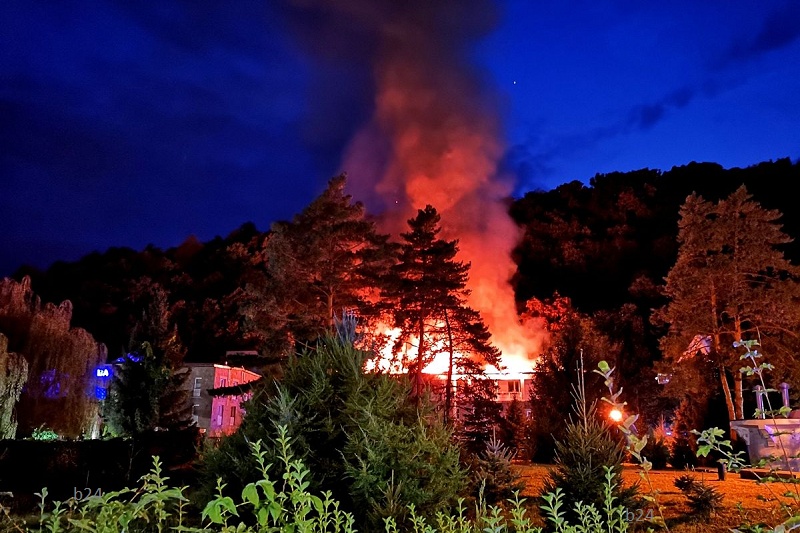 Bár 2025 júniusára ígérték, nagyon úgy fest, hogy az idei nyáron sem nyit ki a Miskolctapolca Barlangfürdő (videóval)