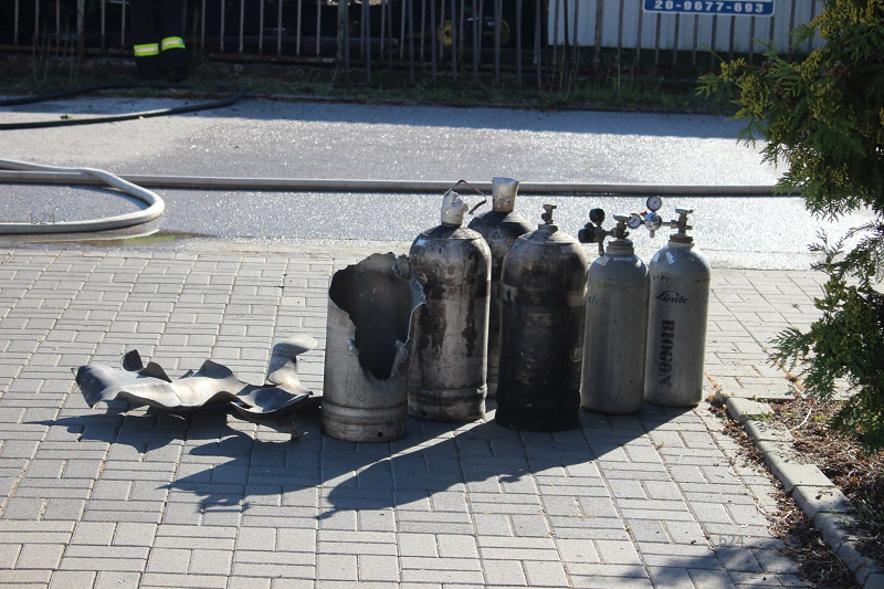 Súlyos tűzeset Mezőkövesden, kigyulladt egy étterem, az épületben az egyik gázpalack fel is robbant
