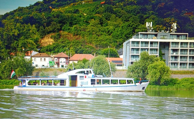 Néhol csak térdig ér a Tisza, de Tokajban kitart a sétahajózás – megtudtuk, hogyan lehetséges ez