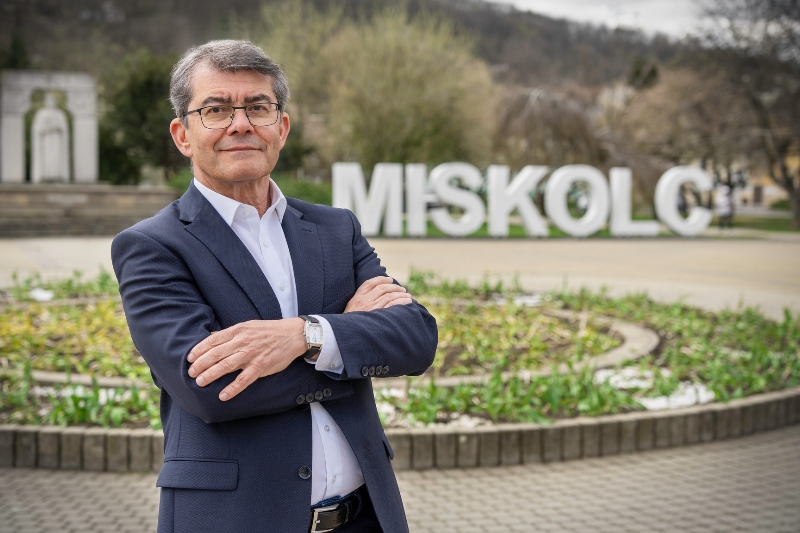 Dr. Barkai kendőzetlen véleménye: Mire mutat rá a Velkey László kórházban (GYEK) a napokban történt, 18 éves lány mindenkit megrázó drámai halálesete?